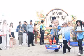 Da Nang organiza por primera vez el desfile gastronómico “Sabores de Da Nang”. 