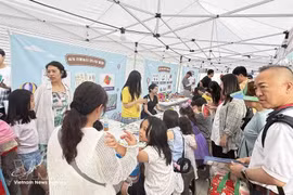 El pabellón de Vietnam atrae a un gran número de visitantes en la 18ª edición del Festival Mundial de Gastronomía Seongbuk Nurimasil, celebrado en Seúl. (Foto: VNA)