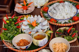La elaboración tradicional de los rollos de arroz Thanh Tri en Hanói reconocida como Patrimonio Cultural Inmaterial Nacional. (Foto: VNA)