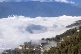 El majestuoso paisaje natural y la serena belleza de Sa Pa envueltos en la niebla. (Foto: VNA)