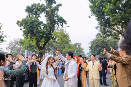 En el Festival de la Felicidad de Vietnam 2025, Vietnam Happy Fest, en la zona peatonal del lago Hoan Kiem, Hanói. (Foto: VNA)