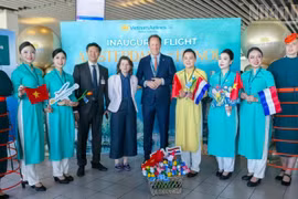 La ceremonia de inauguración de la ruta directa a Hanói se celebra en el Aeropuerto de Ámsterdam-Schiphol.