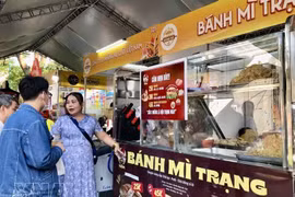 Visitantes acuden al festival para conocer la emblemática marca del banh mi vietnamita. (Foto: VNA)