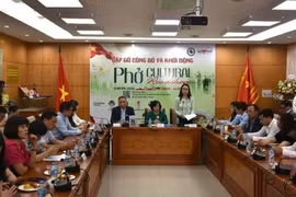 En la rueda de prensa sobre el programa “Gira Cultural del Pho por Europa 2026”. 