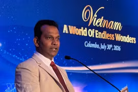 Ruwan Ranasinghe, viceministro de Turismo del Ministerio de Asuntos Exteriores, Empleo en el Extranjero y Turismo de Sri Lanka, interviene en la cita. (Foto: VNA)
