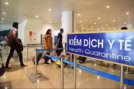 Pasajeros que ingresan a Vietnam a través del Aeropuerto Internacional Noi Bai. (Foto: chinhphu.vn)