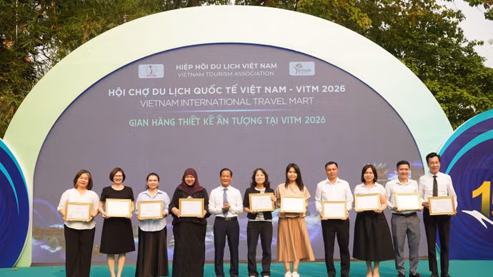 En VITM 2026 se entregan premios a las unidades con diseños de stands más impresionantes. (Foto: daibieunhandan.vn)