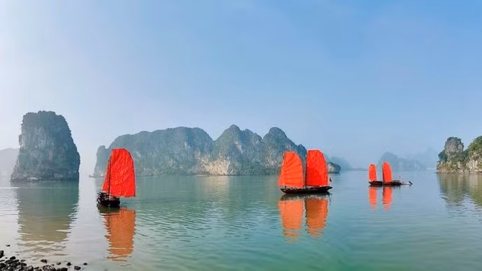 Entran en servicio embarcaciones tradicionales de madera de Quang Ninh