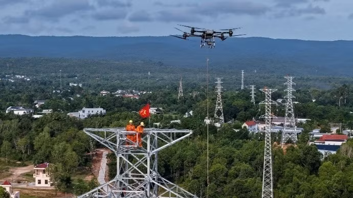 Proyectos de infraestructura eléctrica en la Zona Especial de Phu Quoc, provincia de An Giang. (Foto: VNA)