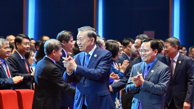 [Foto] Máximo dirigente asiste al XIV Congreso de Sindicatos de Vietnam 