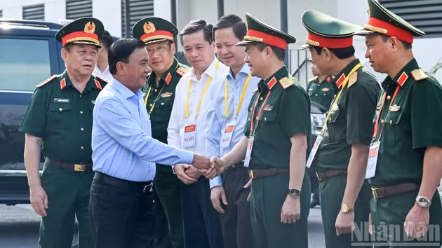 [Foto] Delegación de inspección y supervisión del Buró Político trabaja con Grupo Viettel