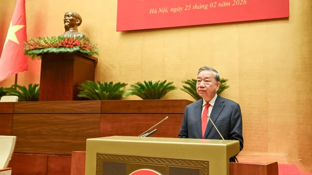 El secretario general del Comité Central del Partido Comunista de Vietnam, To Lam, habla en la conferencia.