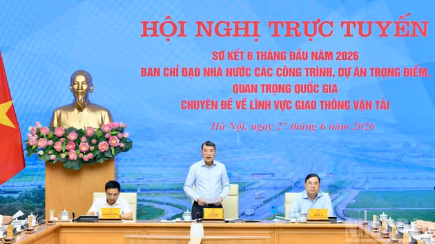 [Foto] Premier vietnamita preside conferencia temática en línea sobre importantes proyectos de transporte