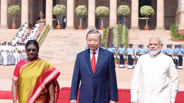 [Foto] Ceremonia de bienvenida al máximo dirigente vietnamita en India