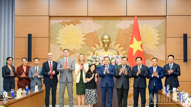 [Foto] Titular del Legislativo vietnamita recibe a embajadores de Estados Unidos y Malasia