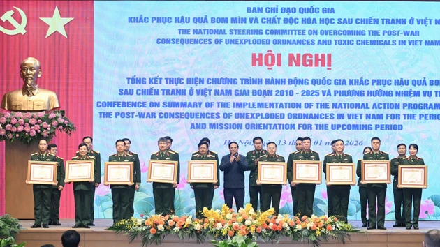 [Foto] Premier asiste a conferencia sobre la superación de consecuencias de las minas de la posguerra en Vietnam