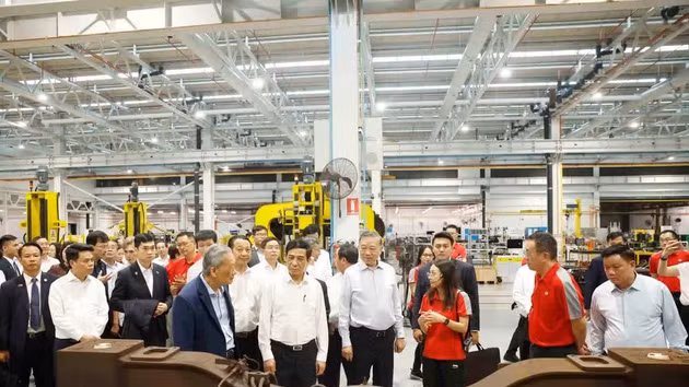 [Foto] Máximo dirigente vietnamita visita el Centro de Pruebas Ferroviarias de Singapur