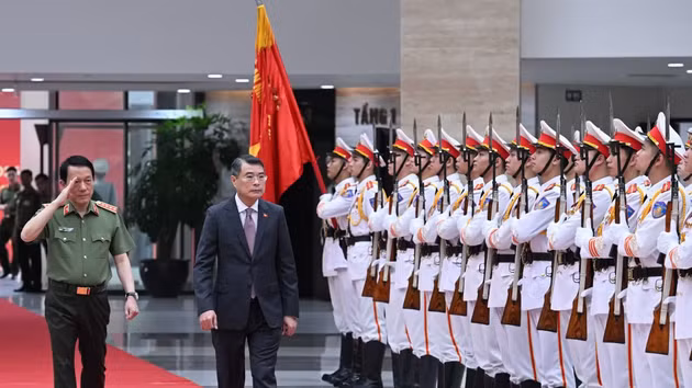 [Foto] Premier vietnamita asiste a conferencia de balance de la labor de la Policía en primer semestre de 2026