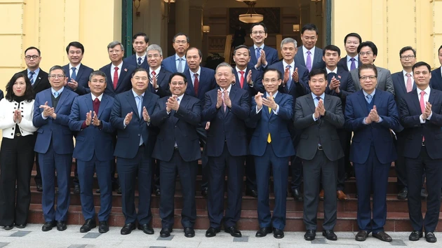 [Foto] Líder partidista se reúne con embajadores y jefes de misiones diplomáticas de Vietnam en el exterior