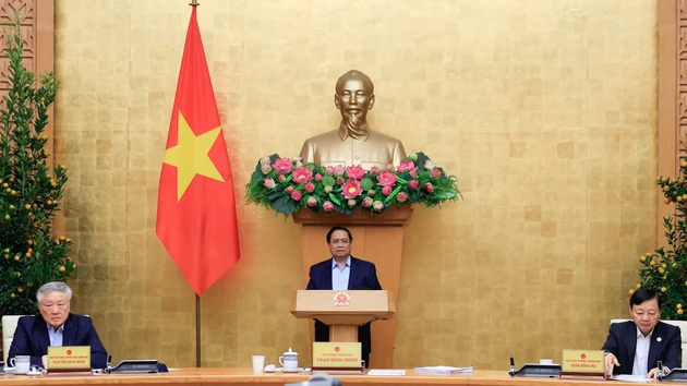 [Foto] Premier vietnamita preside reunión ordinaria del Gobierno correspondiente a febrero