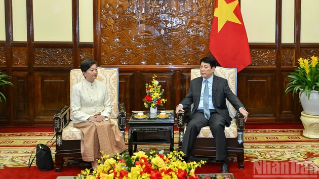 [Foto] Presidente vietnamita recibe a embajadora de Camboya 