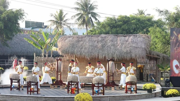Tradiciones del Tet atraen a turistas al pueblo artesanal de Nha Trang