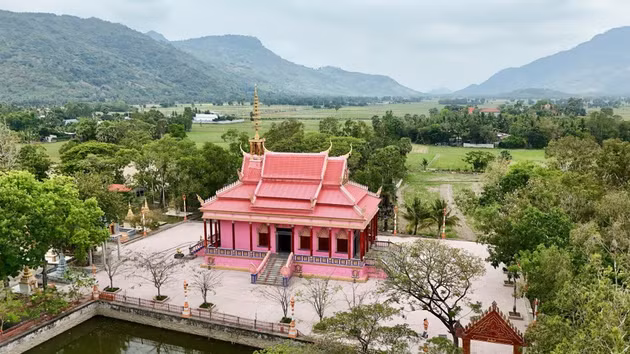 Pagoda Hang Cong, singular templo rosado en An Giang