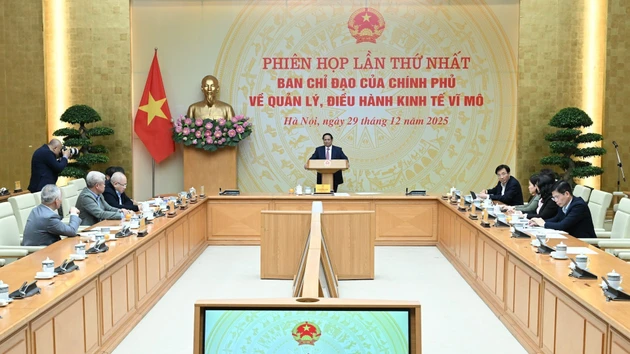 [Foto] Premier vietnamita preside reunión del Comité Directivo Gubernamental para gestión macroeconómica