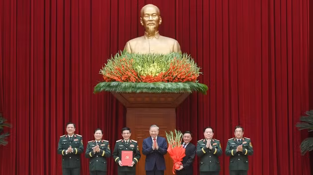 [Foto] Máximo dirigente entrega decisiones sobre nombramiento de personal a comités partidistas 