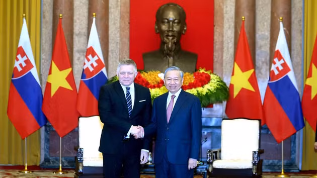 [Foto] Máximo dirigente de Vietnam recibe al primer ministro de Eslovaquia