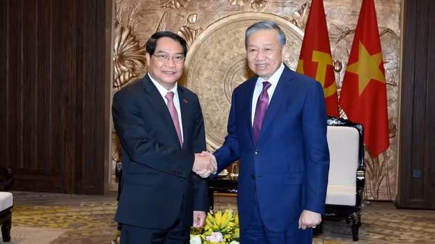 [Foto] Máximo dirigente vietnamita recibe a delegación de la capital Vientián (Laos)