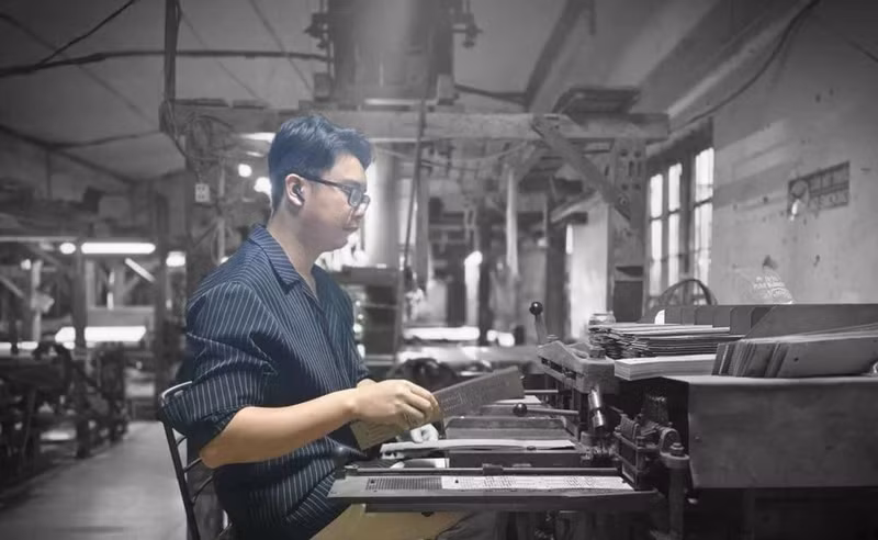 La aldea de seda de Van Phuc aplica tecnología y transformación digital en la producción. (Foto: Bnews)