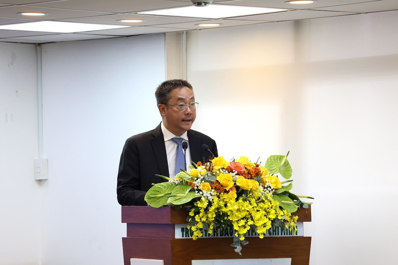 Pham Dut Diem, director del Servicio de Asuntos Exteriores de Ciudad Ho Chi Minh, habla en la cita. (Foto: https://tcdulichtphcm.vn/)