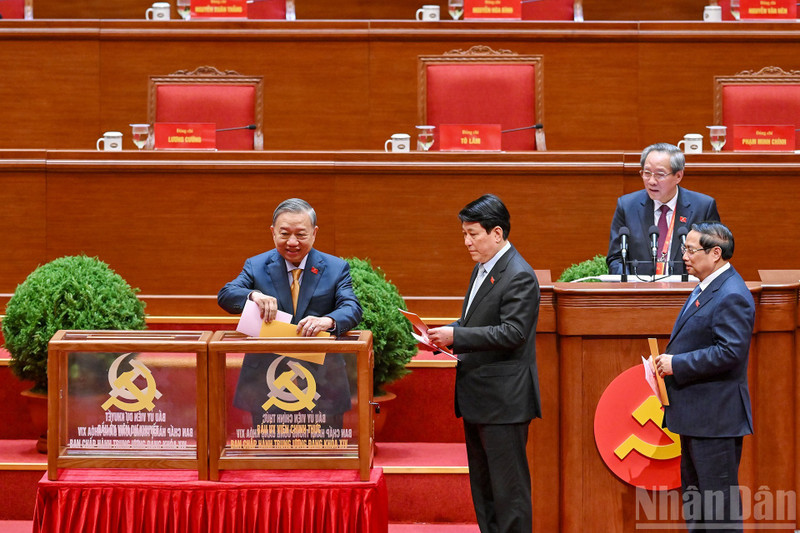 [Foto] El XIV Congreso Nacional del PCV implementa el trabajo de personal