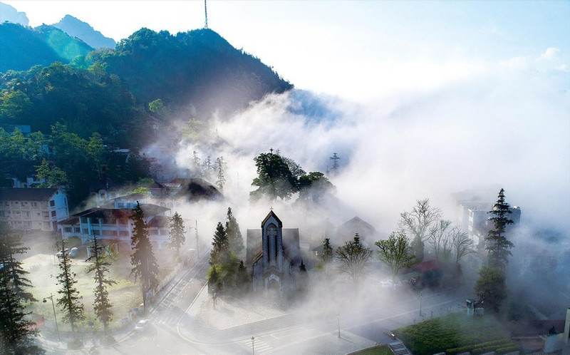 La iglesia de piedra, construida en 1895, ha sido restaurada y conservada intacta, convirtiéndose en una imagen por excelencia de Sapa. (Foto: VNA)