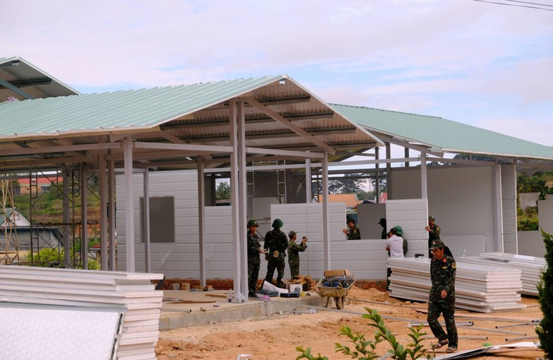 La “Campaña Quang Trung” destina a reconstruir y reparar las viviendas de las familias afectadas por desastres naturales, tifones e inundaciones en la región central del país (Foto: VNA)