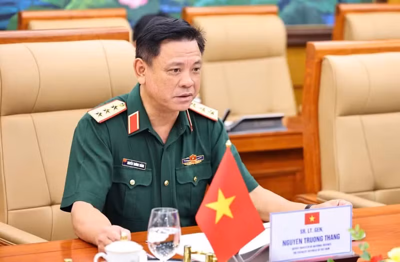 Teniente general Nguyen Truong Thang, miembro del Comité Central del Partido Comunista de Vietnam y viceministro de Defensa, habla en la cita. (Foto: Duc Vu)