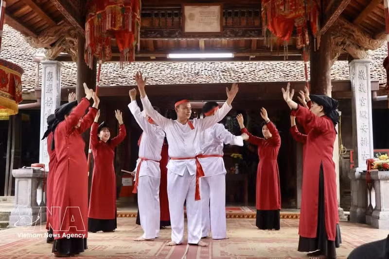 El Canto Xoan de Phu Tho es una forma de arte escénico folclórico asociada con el culto a los Reyes Hung, y fue inscrito por la Unesco en la Lista Representativa del Patrimonio Cultural Inmaterial de la Humanidad en 2017. (Foto: VNA)
