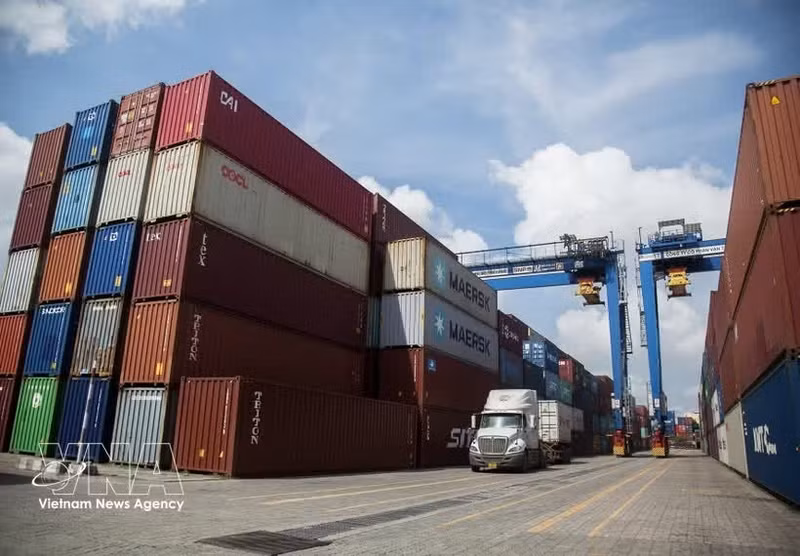 Contenedores en la terminal Tan Cang - Cat Lai, Ciudad Ho Chi Minh (Foto: VNA)