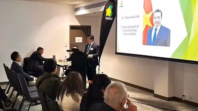 El cónsul general de Vietnam en Perth, Pham Hai Anh, interviene en el encuentro. (Foto: Consulado General de Vietnam en Perth)