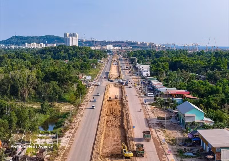 Los bonos de proyectos, los bonos corporativos y los créditos a la exportación se perfilan como instrumentos clave para diversificar el financiamiento de las obras de infraestructura. (Foto: VNA)