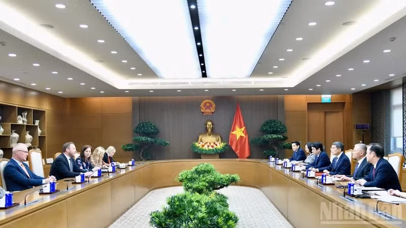 Primer ministro vietnamita recibe al ministro de Asuntos Exteriores de Estonia (Foto: Nhan Dan)