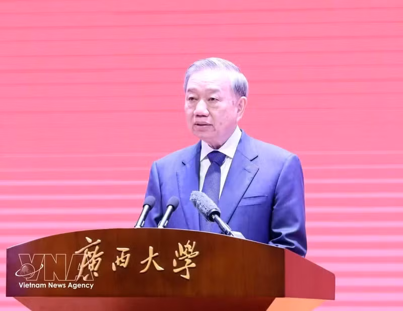 El secretario general del Partido Comunista y presidente de Vietnam, To Lam, visita en China sitio simbólico de la amistad bilateral (Foto: VNA)