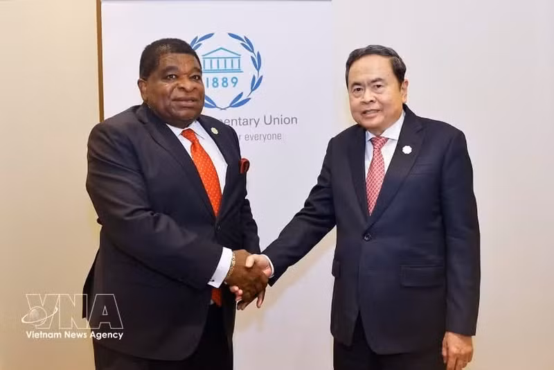 El presidente de la Asamblea Nacional de Vietnam, Tran Thanh Man, y el secretario general de la Unión Interparlamentaria (UIP), Martin Chungong (Foto: VNA)