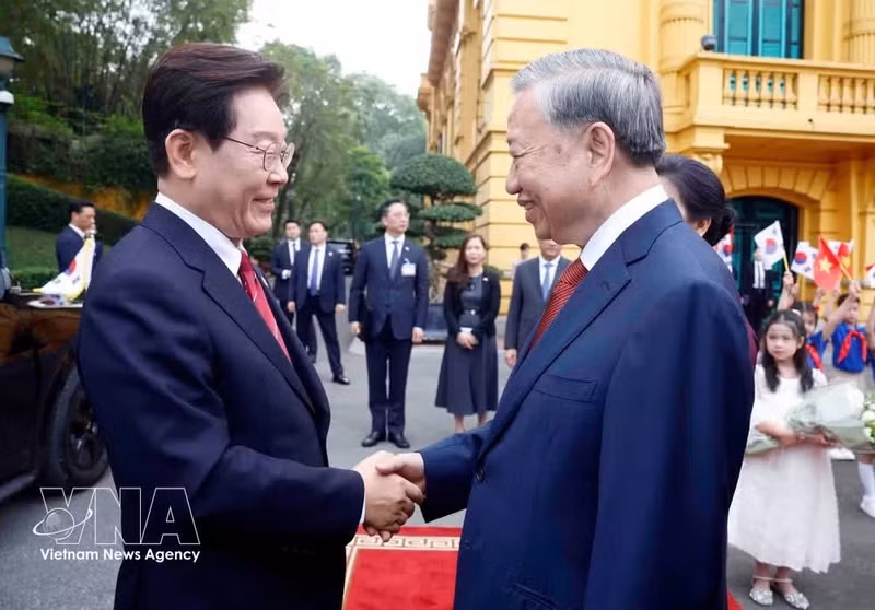 El secretario general del Partido Comunista de Vietnam y presidente del país, To Lam, y el presidente de Corea del Sur, Lee Jae Myung. (Foto:VNA)