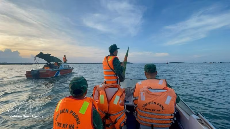 Los guardias fronterizos de Da Nang realizan patrullas en el mar (Foto: VNA)