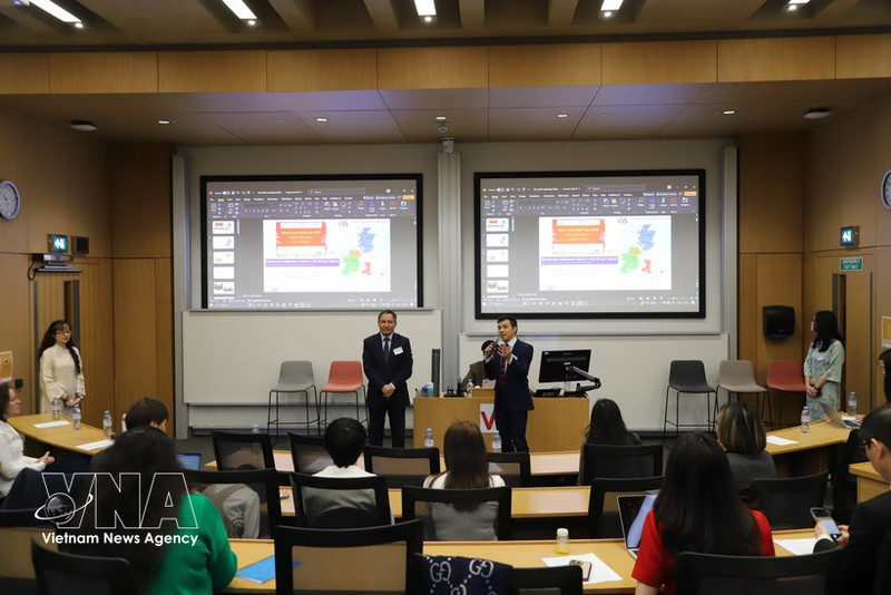 Seminario sobre IA organizado por la Sociedad de Intelectuales Vietnamitas en el Reino Unido e Irlanda (VIS) en febrero de 2026 en Cambridge, Reino Unido. (Foto: VNA)