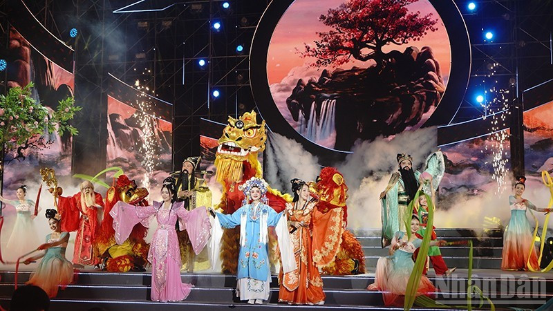 Una actuación artística en la ceremonia inaugural. (Foto: The Anh)