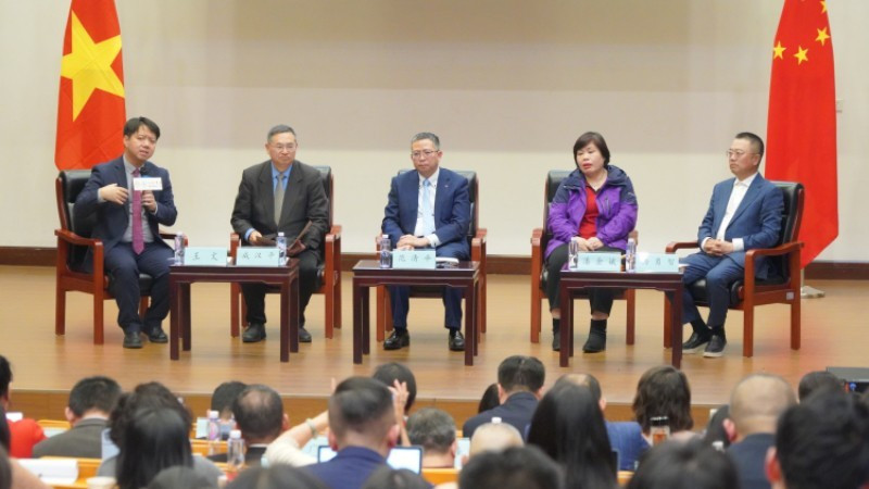 Destacados expertos y académicos chinos participan en debates sobre las relaciones entre Vietnam y China. (Foto: Nhan Dan)