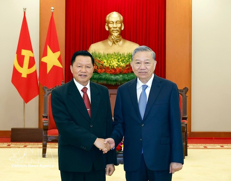 El secretario general del Partido Comunista de Vietnam, To Lam, recibe al ministro de Seguridad Pública de Laos, coronel general Vanthong Kongmany. (Foto: VNA)